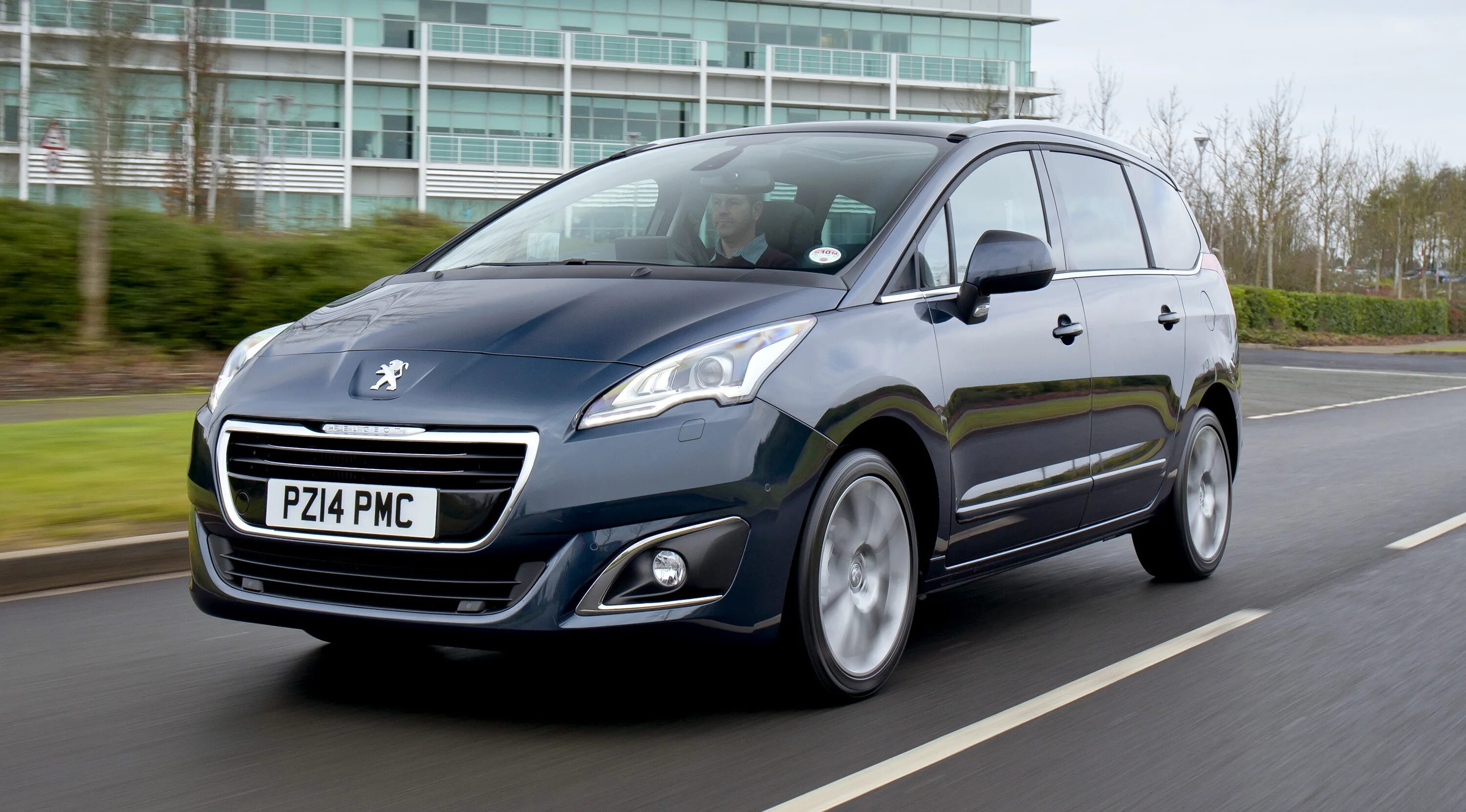 Купить пежо 5008 дизель. 1 Peugeot 5008. Peugeot 5008 1,6. Peugeot 5008 2016. Peugeot 5008 2013.