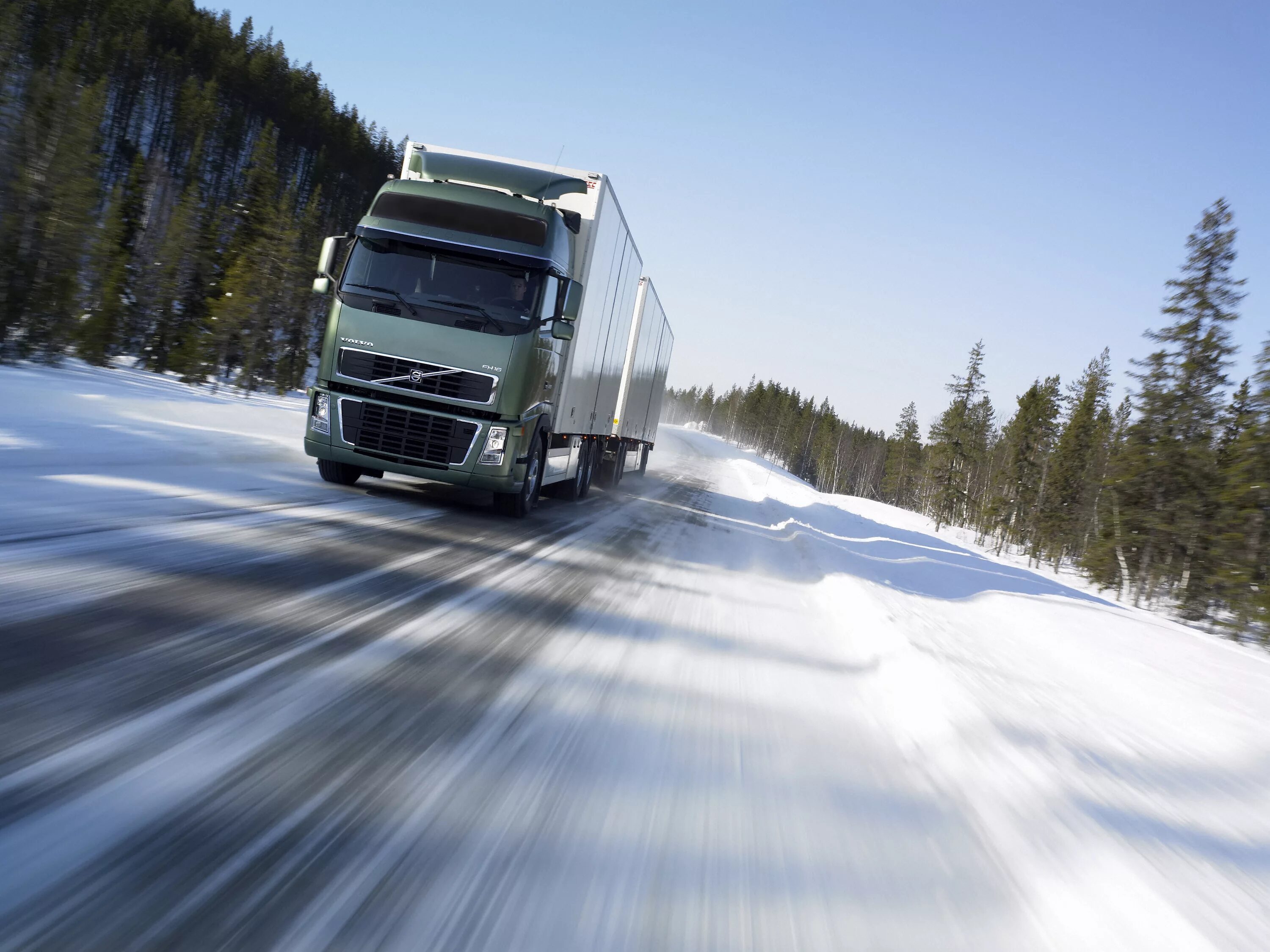 Зимний грузовик. Вольво fh16, на зимнике. Вольво FH 16 зимой. Volvo FH зимник. Зимняя Volvo FH 16.