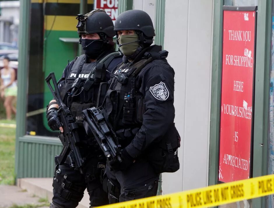 Фбр мото. Жилетка swat для мотоциклистов. Moduson moto racing team indianopolicr. Мото магазин fbr. Fbr moto.