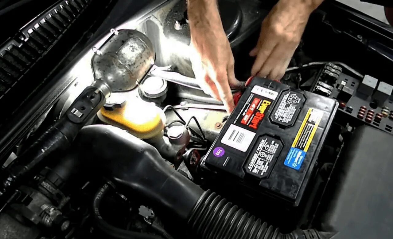 Car Battery. Auto Battery Replacement. TCS car Battery. Battery in the car. Замена аккумулятора в машине с выездом