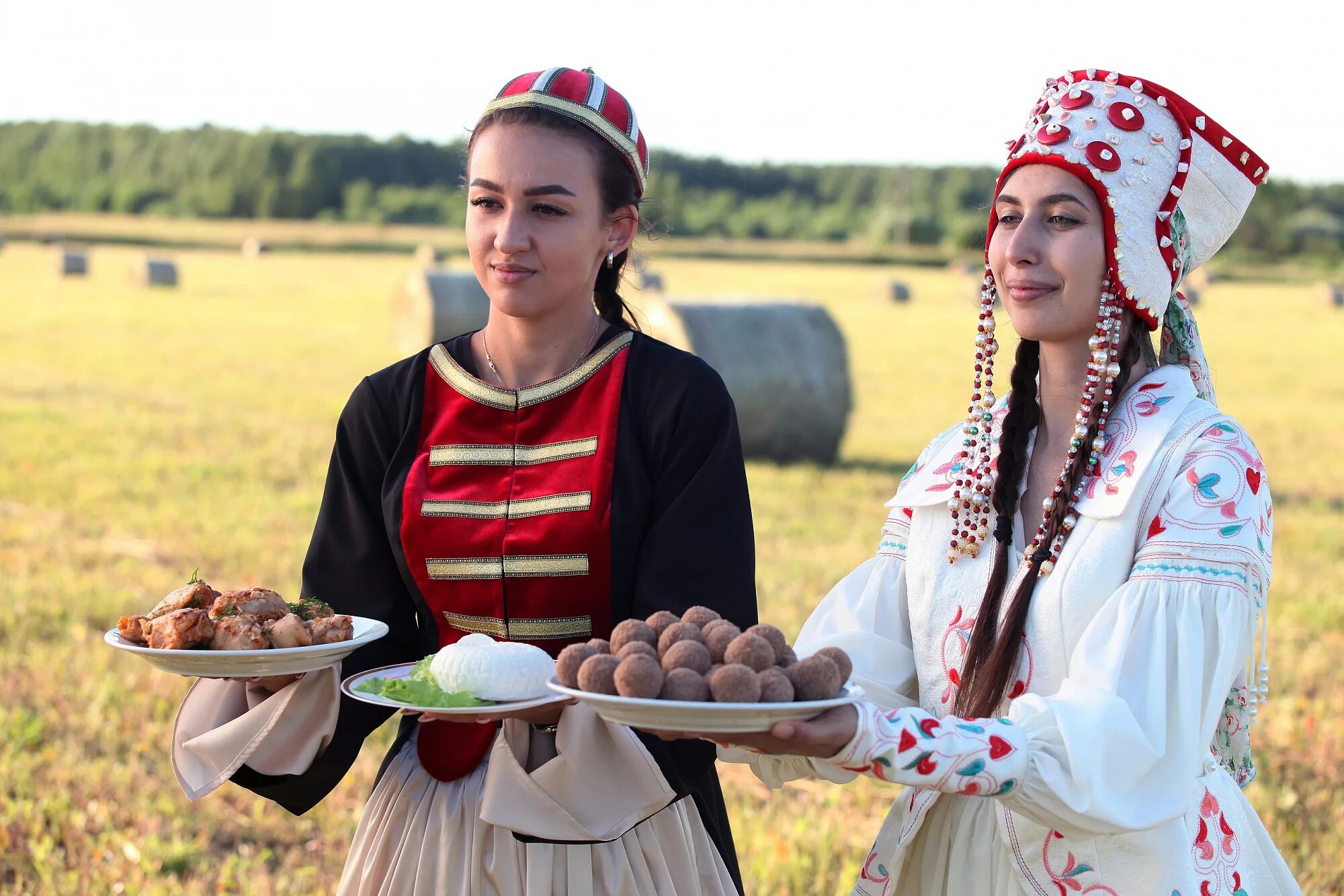 Дружба народов чебоксары. Ярмарка Дружба народов. ДДН Чувашии. Одежда дружбы народов. Дом дружбы народов.