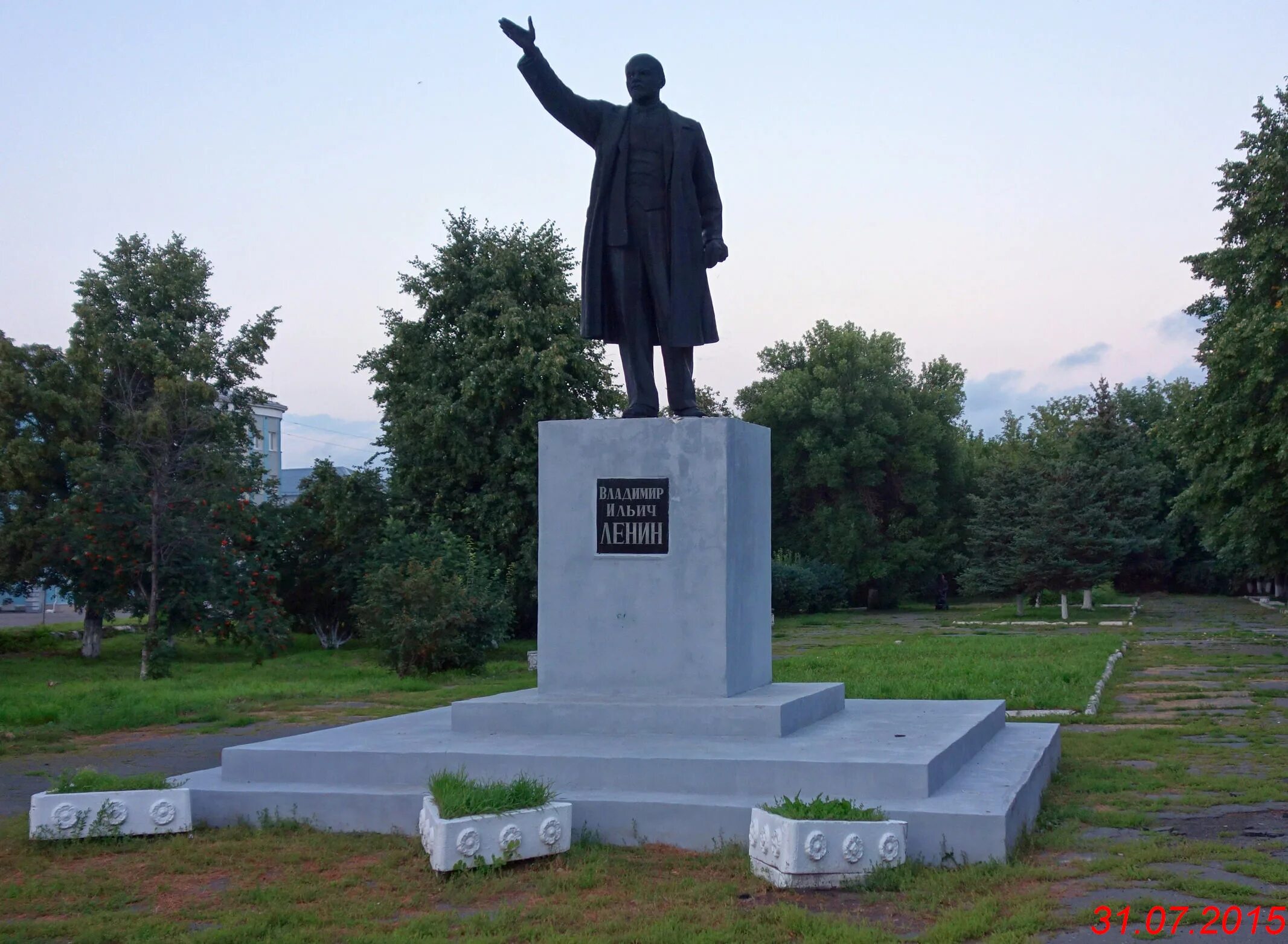 Сарапул ленина. Зевахин памятник в сарапуле. Ленина 7 сарапул. Ленина 64 сарапул. Памятник ленину в сарапуле.