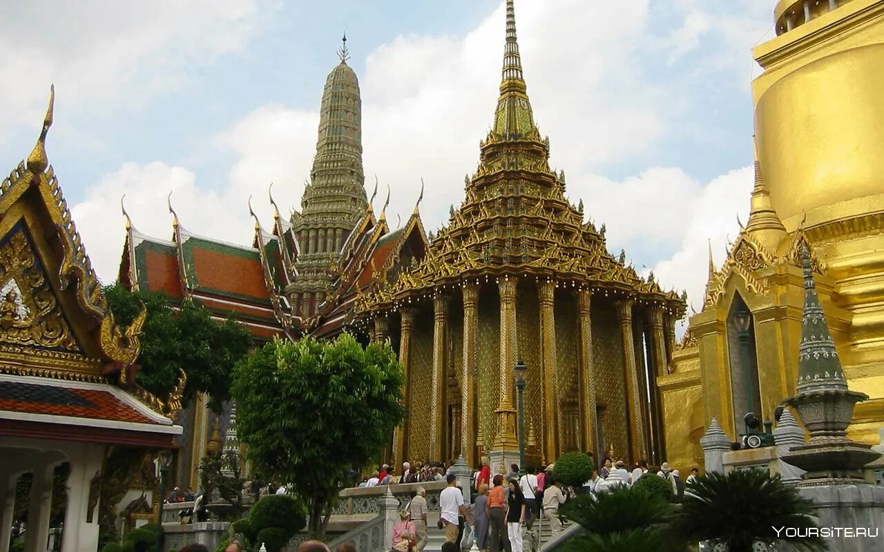 Храм изумрудного Будды в Бангкоке. Храм изумрудного Будды (ват Пхракэу). Изумрудный Будда в королевском Дворце в Бангкоке. Ват Пхра Кео Таиланд.