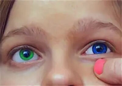 Уголок на ремень безопасности для детей. Со скольки лет можно. Со скольки лет пристегивают детей треугольником. Автомобильное кресло для детей по возрасту. Детское удерживающее устройство.