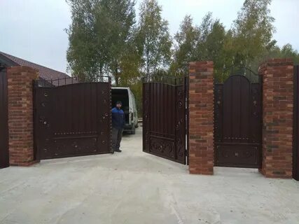 Кирпичные откатные ворота
