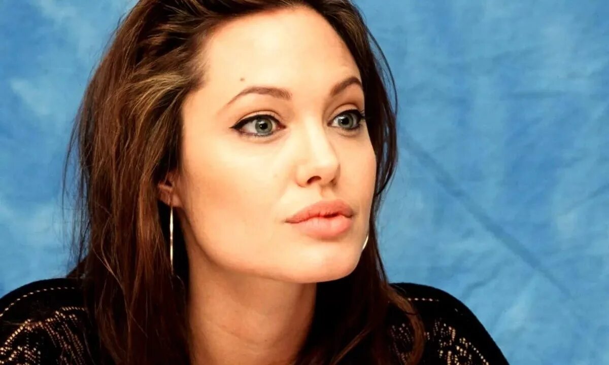 Анджелина джоли клеопатра. Angelina best. Анджелина джоли. Энни лейбовиц джоли. Анджелина анджелина джоли.