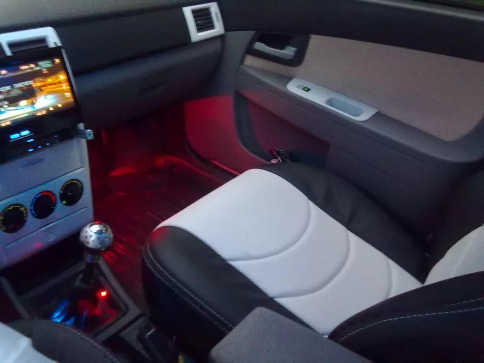 Приора тюнинг салона Купить б/у Lada (ВАЗ) Priora I Premier 1.6 MT (98 л.с.) бензин механика в Светло