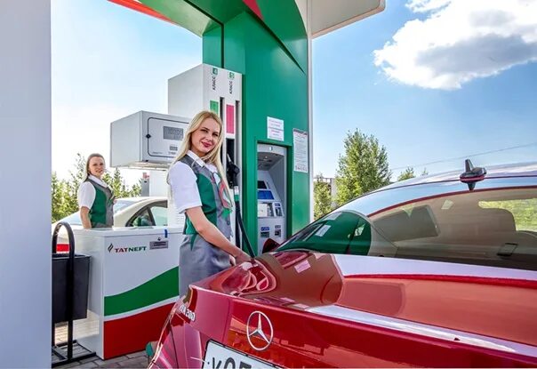 Оператор азс татнефть. Оператор татнефть. автозаправщик на азс. татнефть заправщик. работник азс.