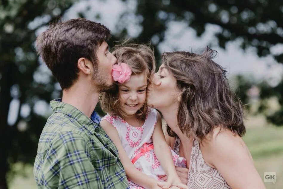 Фото любовь семья. Любовь семья. Счастливые отношения в семье. Семья счастье любовь. Семейные любящие.