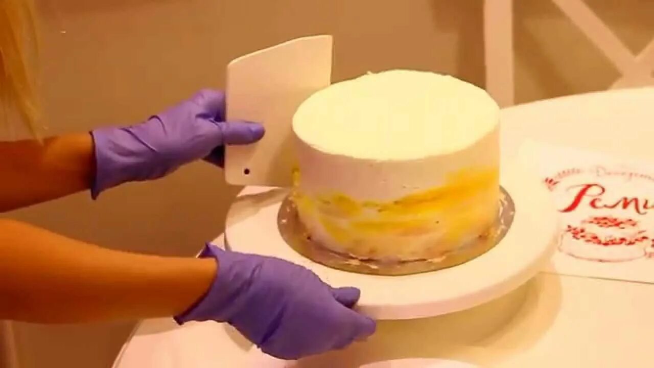 Выровнять торт кремом чиз. Крем-чиз для торта для выравнивания. Торт с кремом крем чиз. Крем-чиз для торта на сливках для прослаивания.
