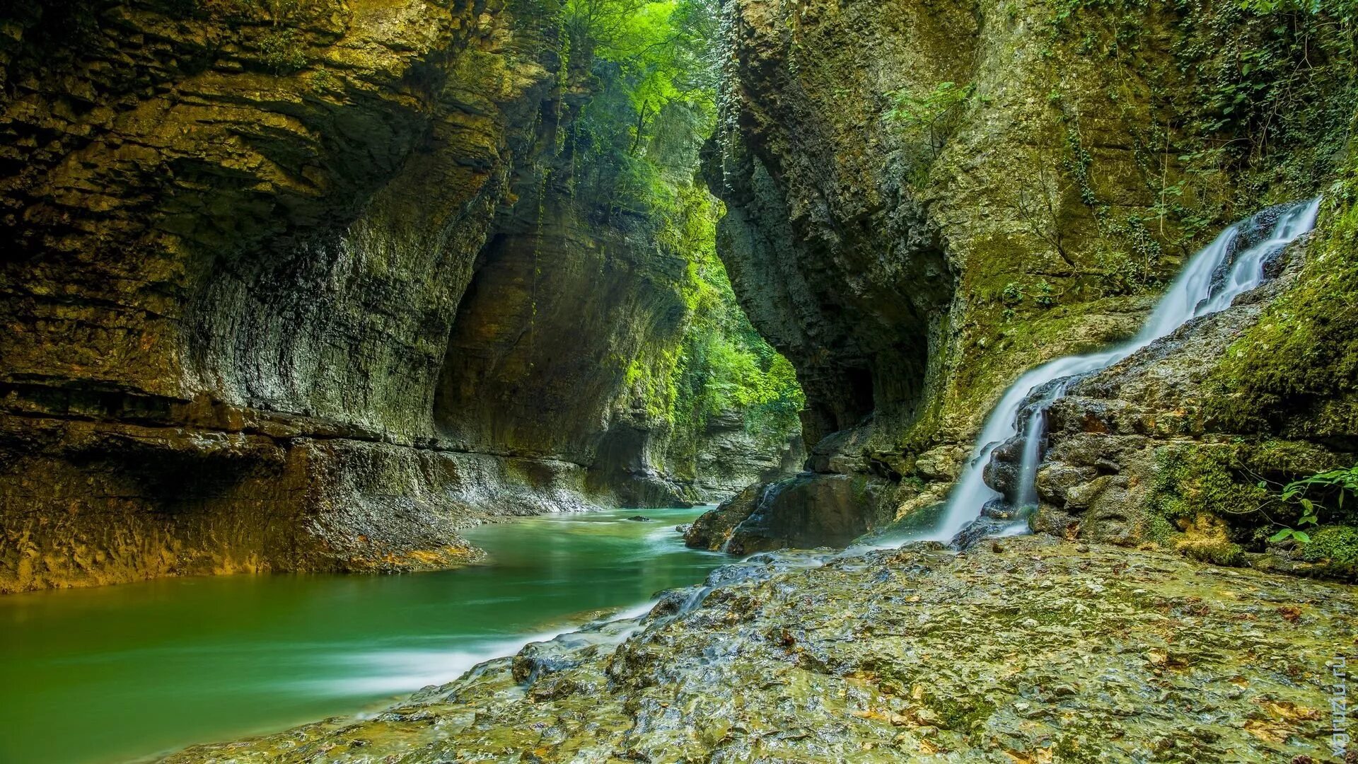 Самые красивые грузии. Кутаиси Мартвильский каньон. Водопад Мартвили Грузия. Каньон Мартвили Абхазия. Мартвильский каньон Грузия.