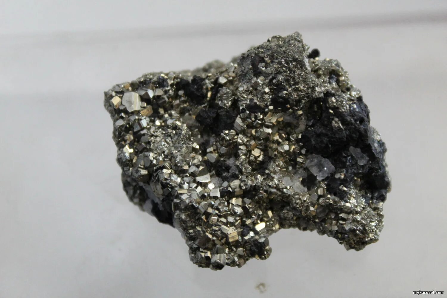 Пирит серный колчедан. Пирит серный колчедан. Пирит / минерал. Fes2. Fes2.