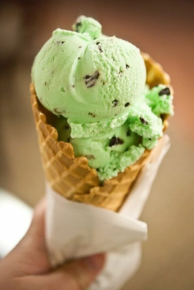 Фисташковое мороженое. Мороженое с фисташками. Зеленое фисташковое мороженое. Pistachio Ice Cream мороженое. Фисташковое джелато.