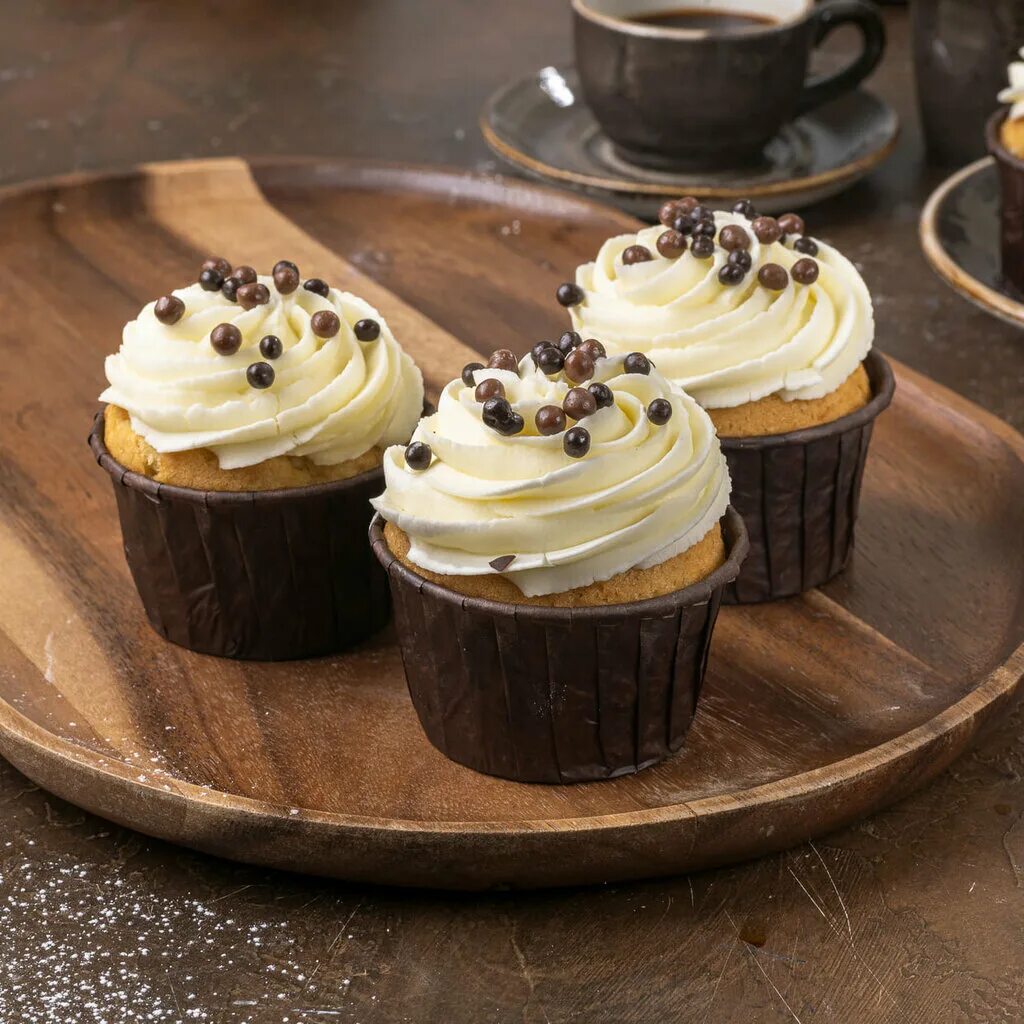 Красивые десерты. Французский птифур. Что такое парварда сладости. Десерт панна котта с клубникой. П сладкий.