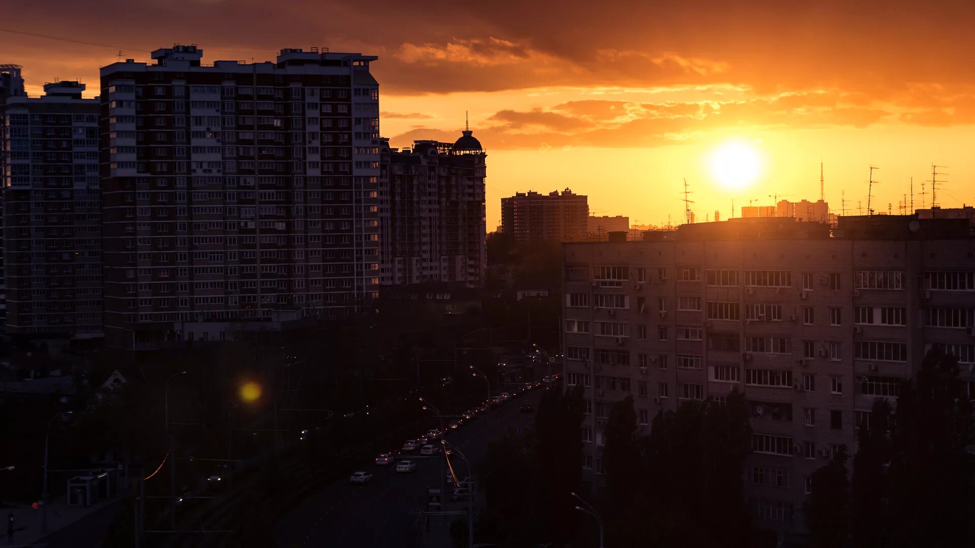 Закат многоэтажки. Закат в городе. Многоэтажки рассвет. Рассвет в городе. Вечер 9 9 21