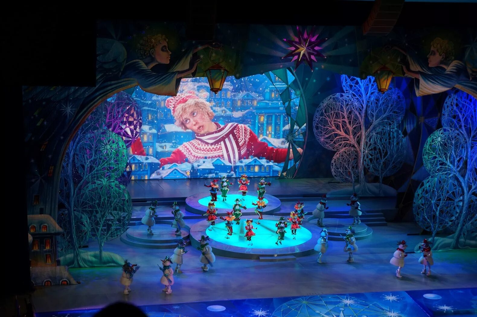 новогоднее представление для детей. новогодний представление для детей минеральные воды. кремлевская елка 2021 года. елка в кремлевском дворце. новогоднее представление для детей 8 лет.