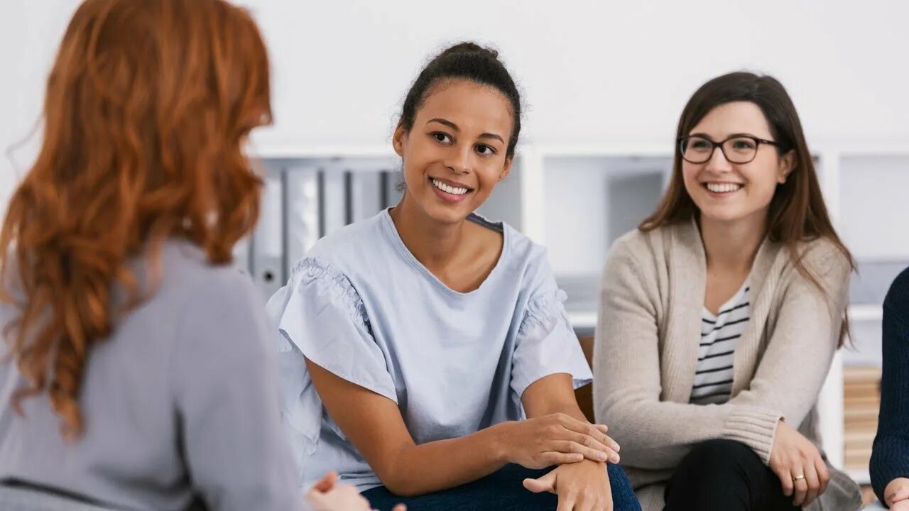 International women. Women s view. Женщина вектор. Интернациональные женщины. Группа деловых женщин.