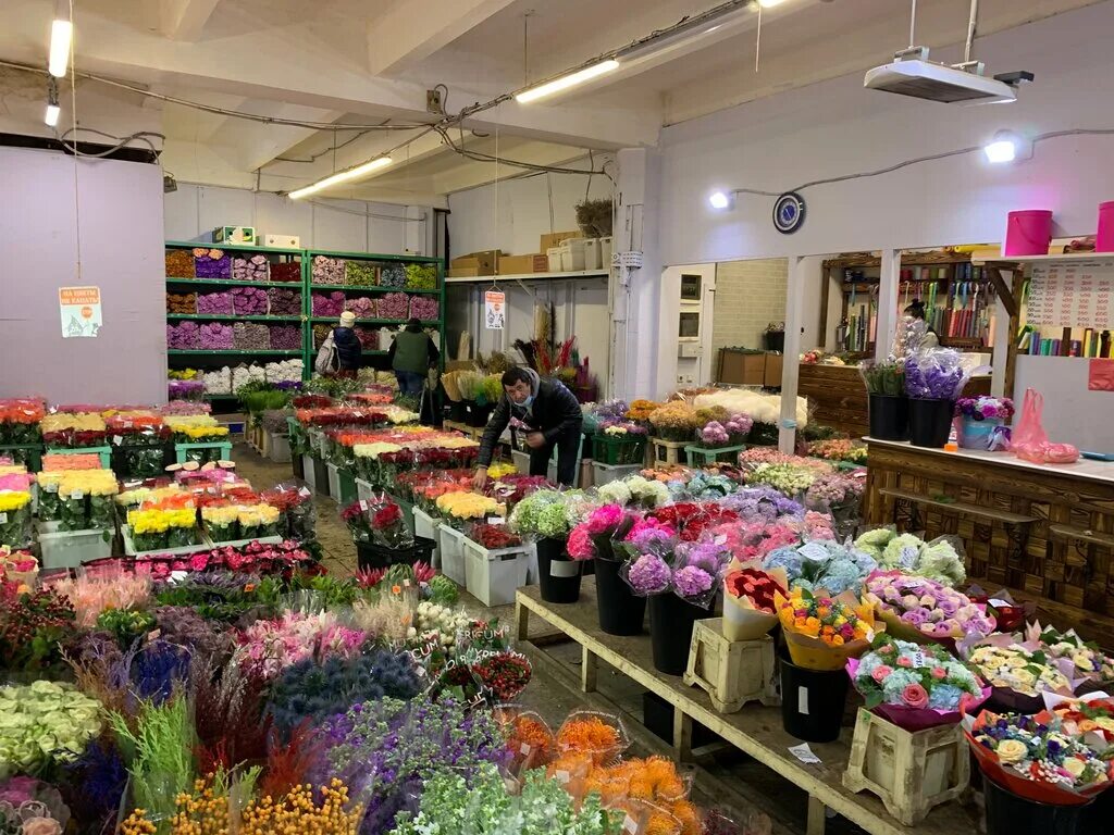 Рижский вокзал Цветочная база. Рижский цветочный рынок. Цветочный рынок в Москве Рижский.