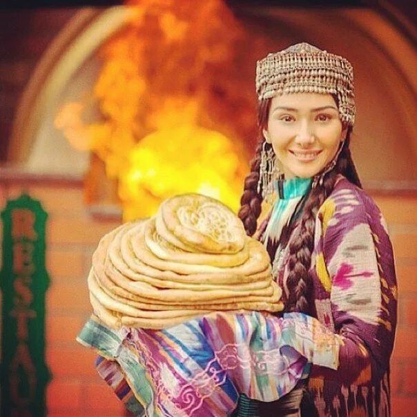 Сделай на узбекском. Таджикские женщины. Узбекские девушки. Узбекистан народ. Национальная одежда таджичек.