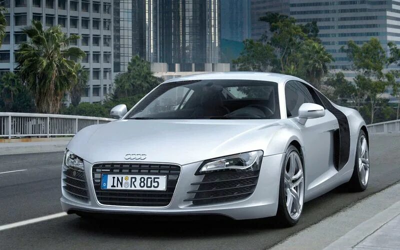 Ауди rs8 черный. Ауди дорогие машины. Audi r8 2022. Audi r8 в здании. Audi r8 sport 2022.