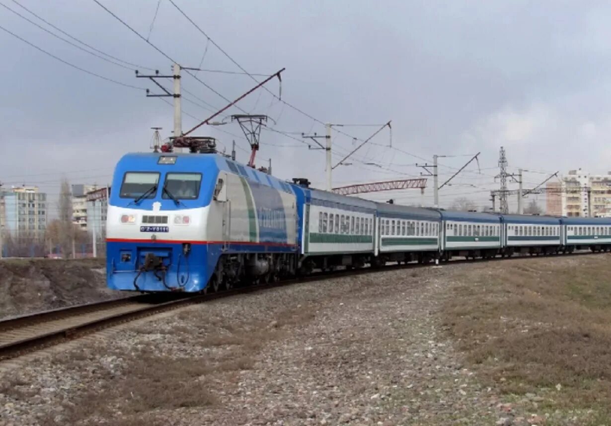 Узбекские поезда. Ташкент железная дорога. Qozogiston Темир. Узбекистанский железное дорога. Поезд Узбекистан.