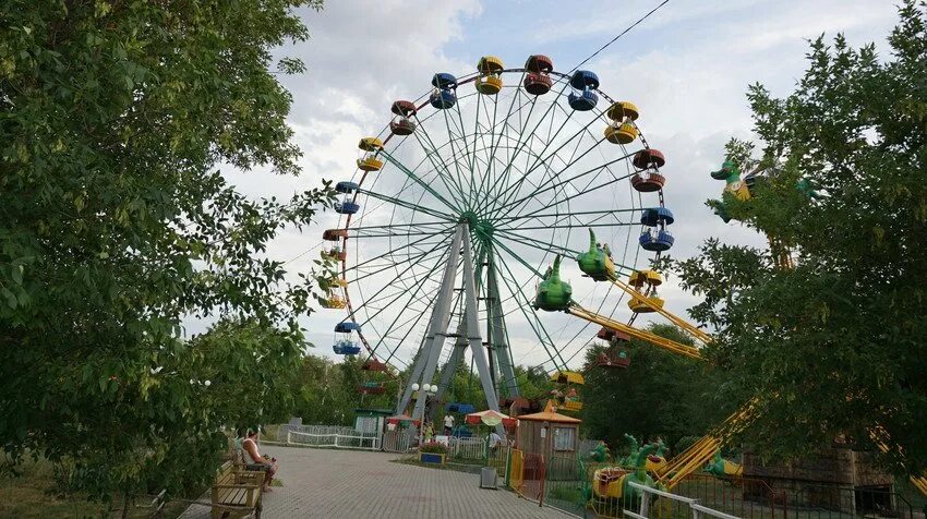 Куда можно сходить в орске отдохнуть. Поляничко. Парк культуры и отдыха орск. Центральный парк орск. Парк поляничко орск.
