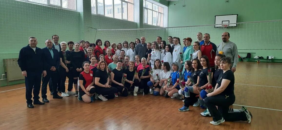 Азнакаево драка. Азнакаево драка. Молодежный центр азнакаево. Парк молодежи азнакаево. Азнакаево город.