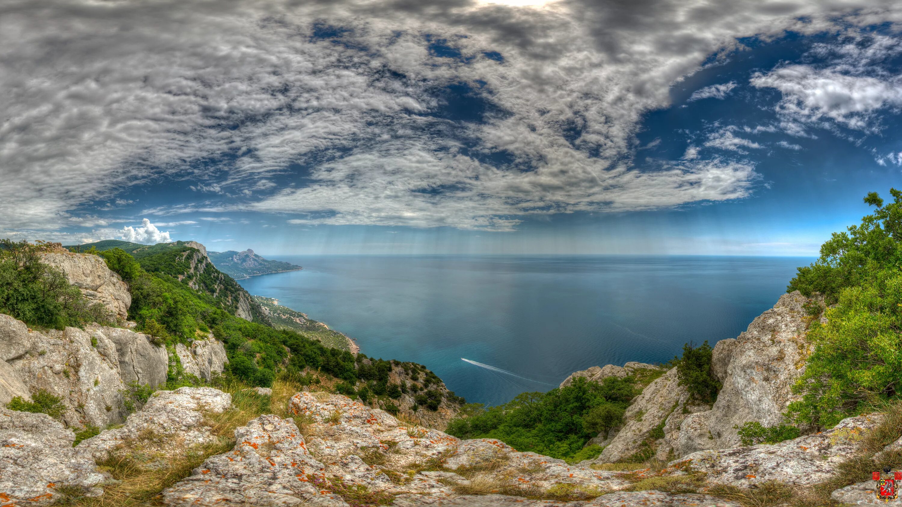 Южный край крыма. Кокия Кая Крым. Белая гора Алушта. Жигулевские горы. Кастель Крым скала.