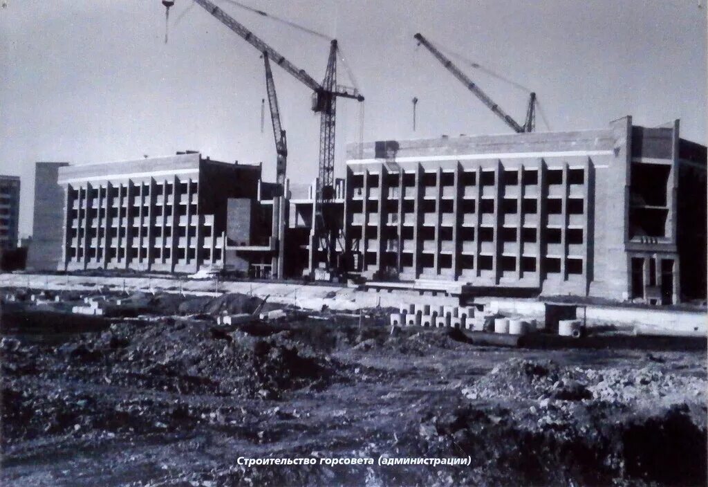 первые бараки магнитогорска. заводы в магнитогорске 1929. немецкие постройка магнитогорска. магнитогорск 1929. комсомольская площадь 1930 магнитогорск.