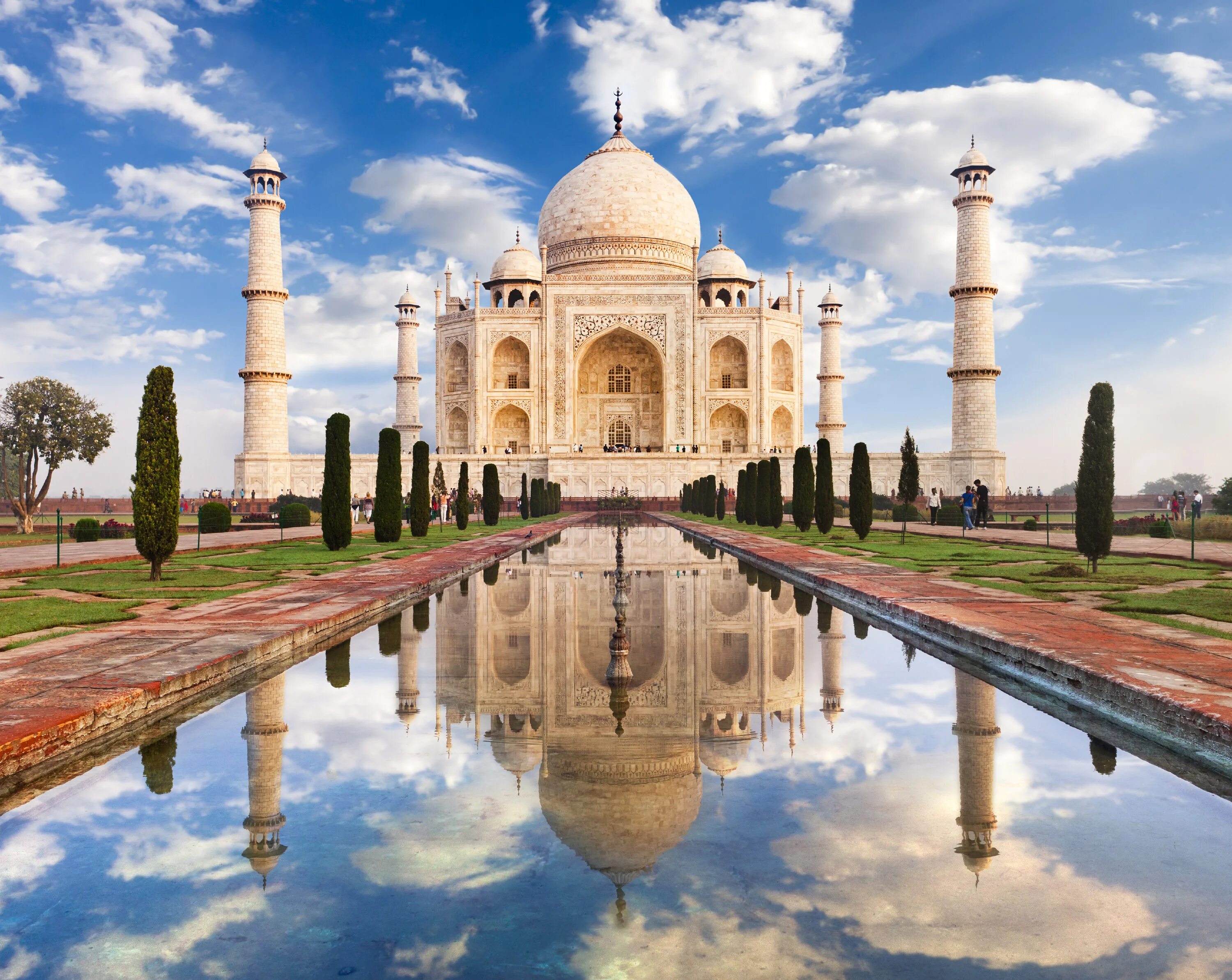 На фотографиях изображены крупнейшие города стран. Мавзолей Тадж-Махал в Индии. Дворец в Индии Тадж Махал. Мечеть в Индии Тадж Махал. Тадж-Махал (Индия)Тадж-Махал (Индия).