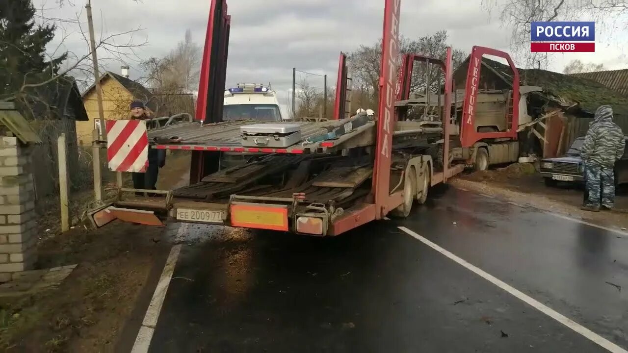 Авария в поддубье. Автовоз Вольво. Авария вчера в Поддубье. ДТП 269 км д.Поддубье 11 июля. ДТП В Печорском районе Псковской области.