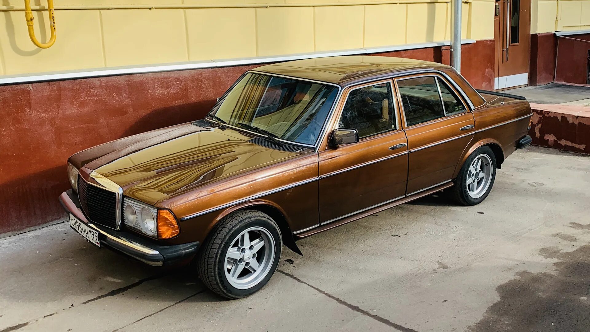 Краски 123. Mercedes w123. мерседес 123 кузов. mercedes w123 1975. мерседес 123 седан.