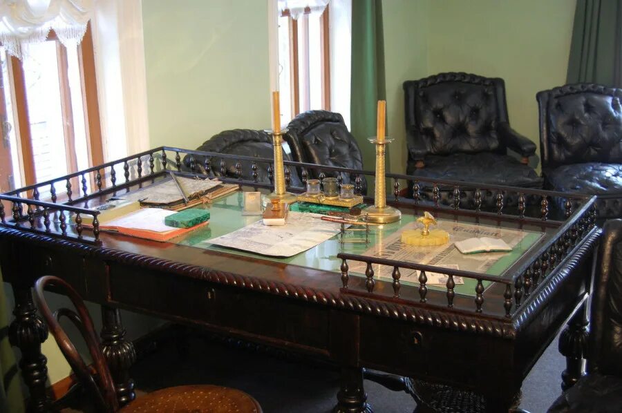 Ясная поляна толстой кабинет. Мастерская льва толстого. Музей ясная поляна толстой. Кабинет писателя дом усадьба толстого в хамовниках. Мастерская льва толстого.