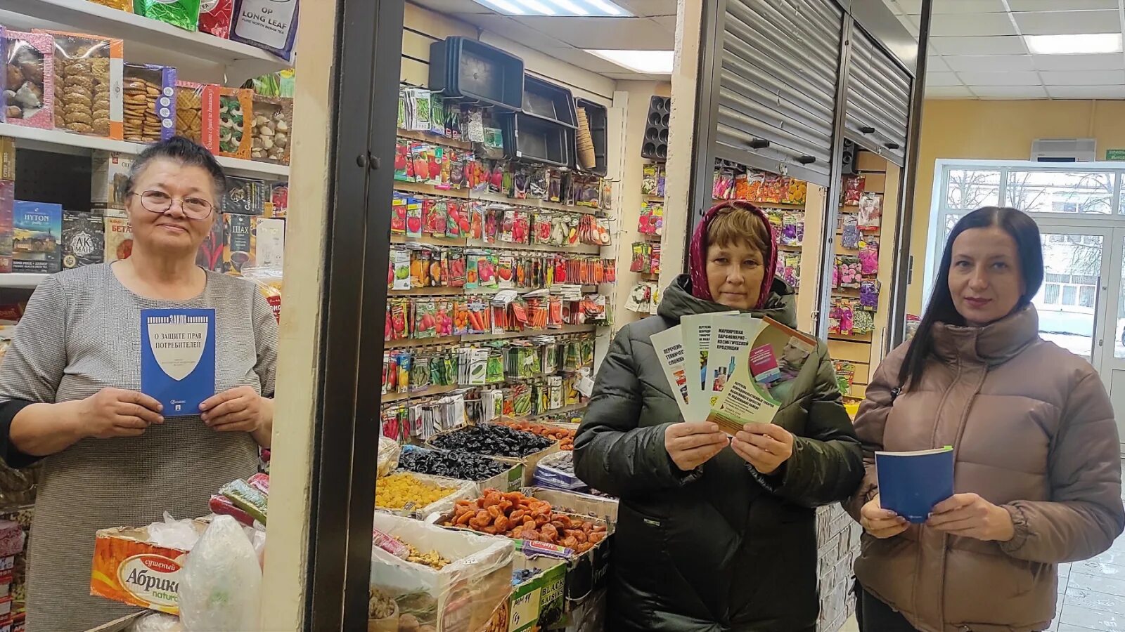 Продуктовый специалист. Farmaci per eiaculazioni precoce new york. Продавец в магазине. Многозадачность. Взвешивают продукты в магазине.