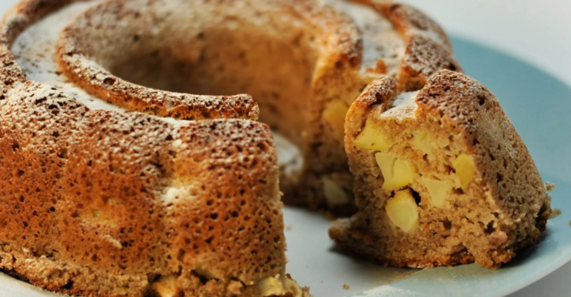 Пирог с ржаной мукой. Пирог с ржаной мукой. Шарлотка на ржаной муке. Шарлотка из ржаной муки. Яблочный пирог диетический.