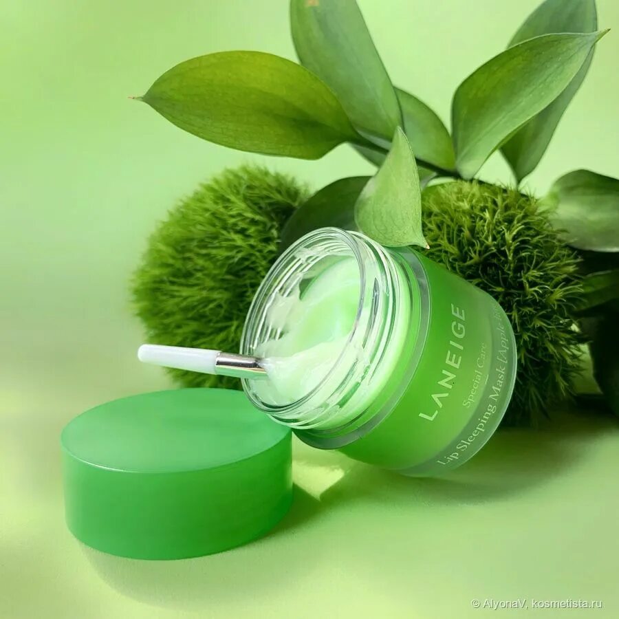 Laneige Lip sleeping Mask Apple Lime. Маска ночная увлажняющая Apple Lime Laneige 8g. Зеленая косметика. Ночная маска корея