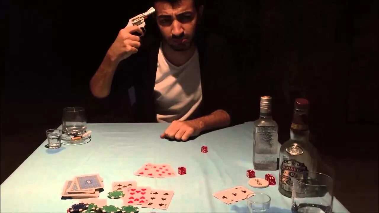 Зависимость от азартных игр. Проигралась в карты. Игровая зависимость казино. Проигрыш в казино.