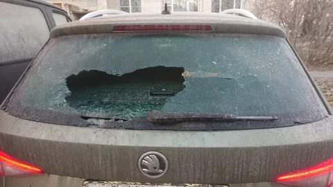 Разбитое заднее стекло