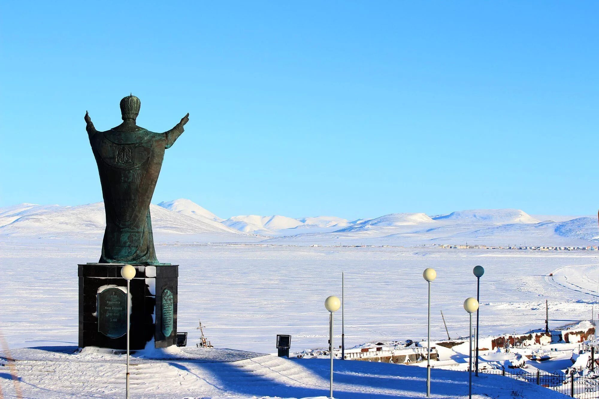 Осадки анадыря. Памятник Николаю Чудотворцу в Анадыре. Чукотка Анадырь. Памятник Чукотки в Анадыре. Столица Чукотки Анадырь.