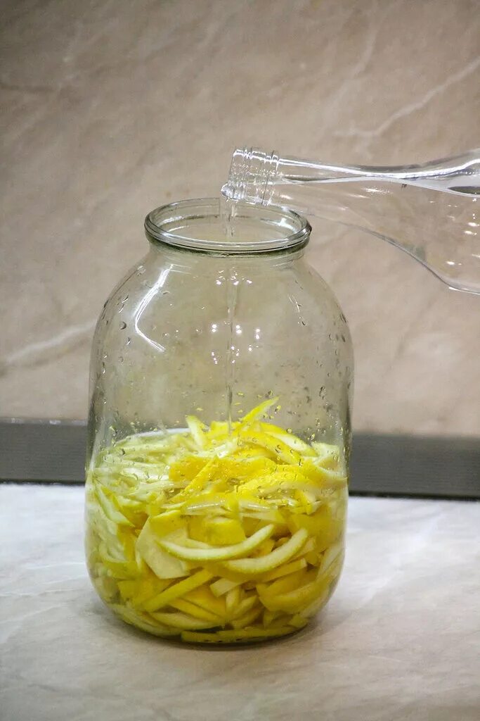 Рецепты приготовления лимончелло на самогоне. Лимончелло 5 литров. Цедра для Лимончелло.