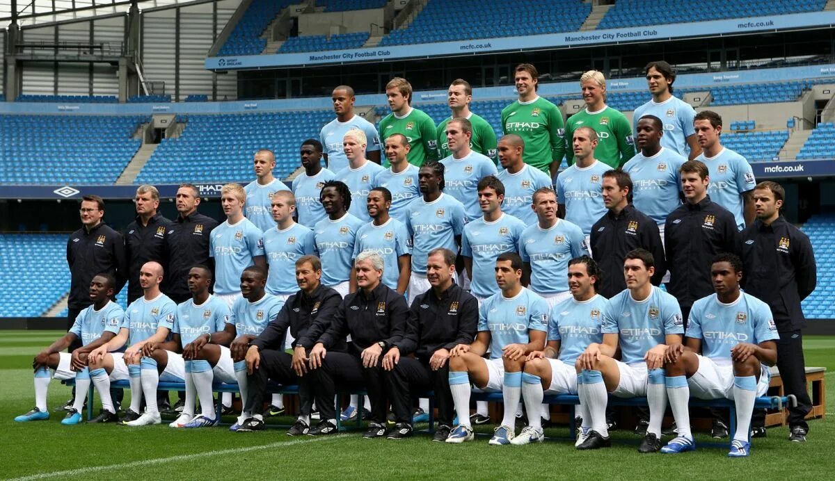 Team of Manchester City pose for photographers during the UEFA Europa... Nieuwsf