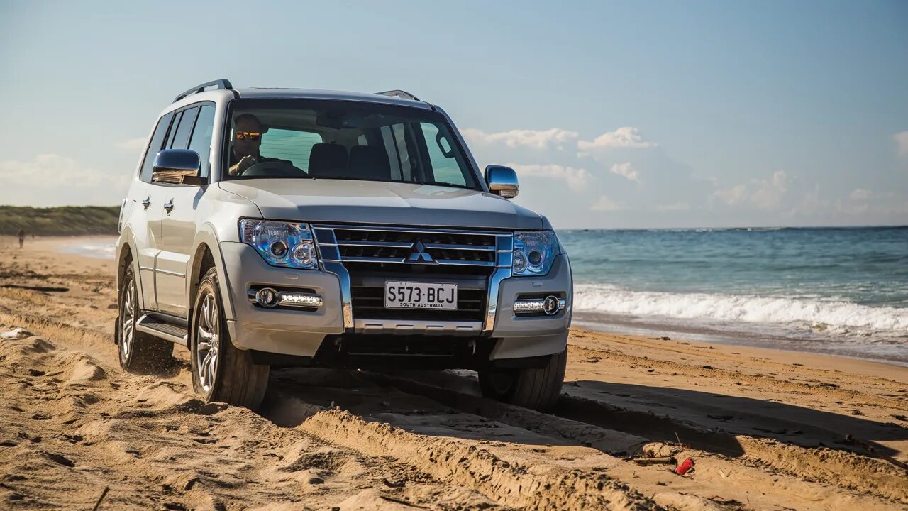 Mitsubishi pajero 2015