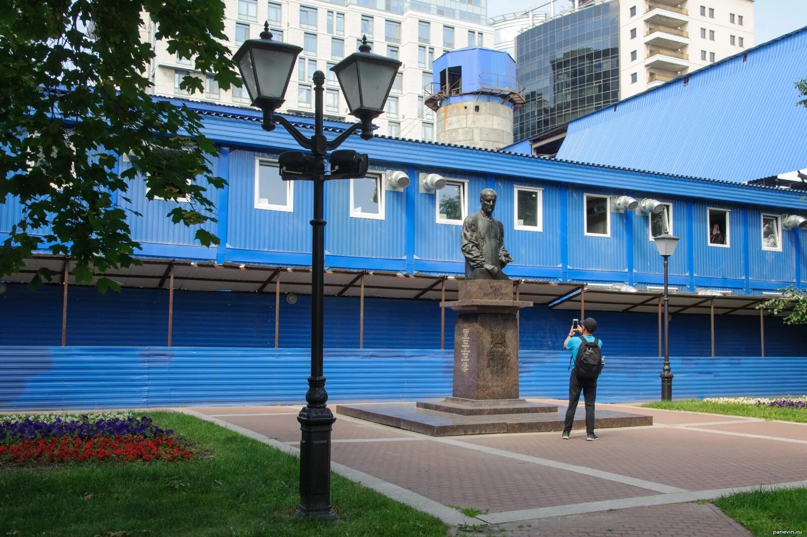 Памятник Собчаку в Санкт Петербурге на Васильевском острове. Памятник Анатолию Собчаку. Памятник Анатолию Собчаку Шемякин. Памятник Анатолию Собчаку на большом проспекте.