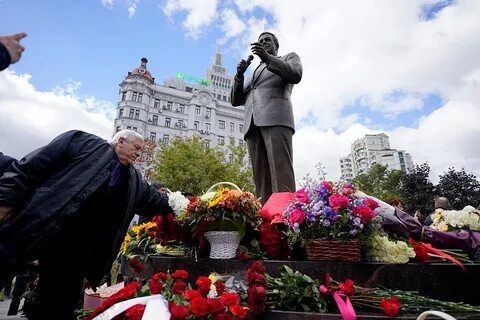 Где открыли памятник