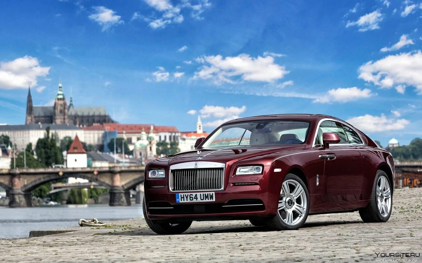 Роллс ройс название. Rolls royce. машина роллс ройс. rolls royce wraith красный. rolls royce phantom 2013.