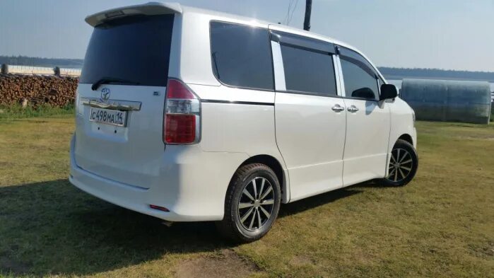 Вокси 2009 год. Тойота ноах 2009г. ноах и вокси 2009. toyota voxy noah r17. toyota voxy 2009.