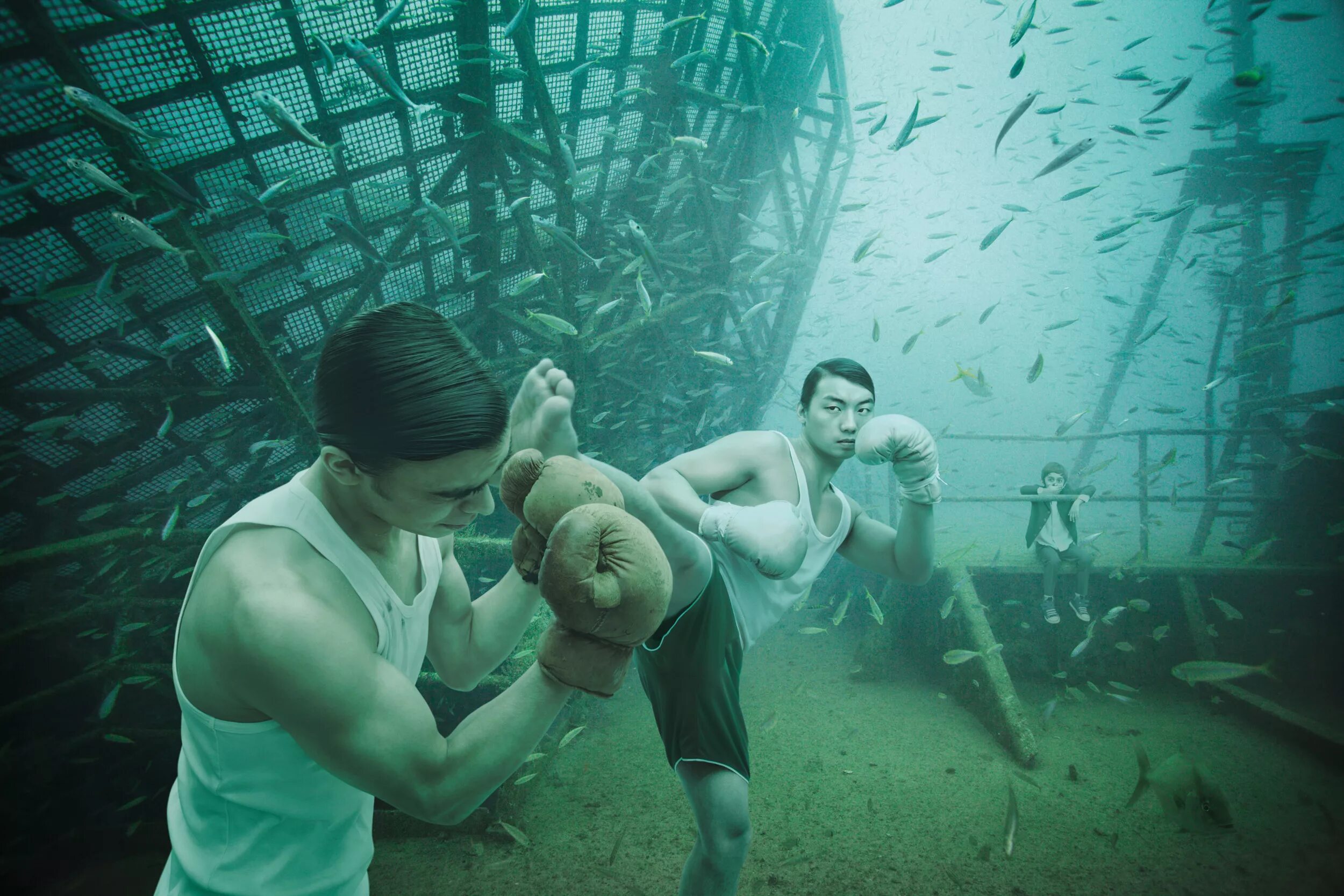 Сколько людей живет в воде. Андреас Франке подводная выставка. Андреас Франке мир под водой. Андреа Вандерберг. Под водой.