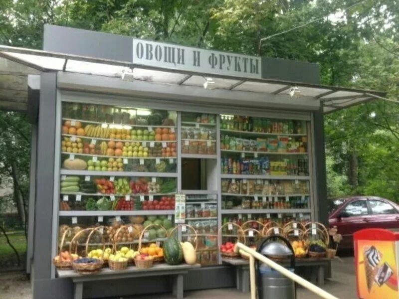 выкладка товаров для пикника. цветочный остров в тц. пивной магазин. выставочный стенд кофейни. место под продажу.