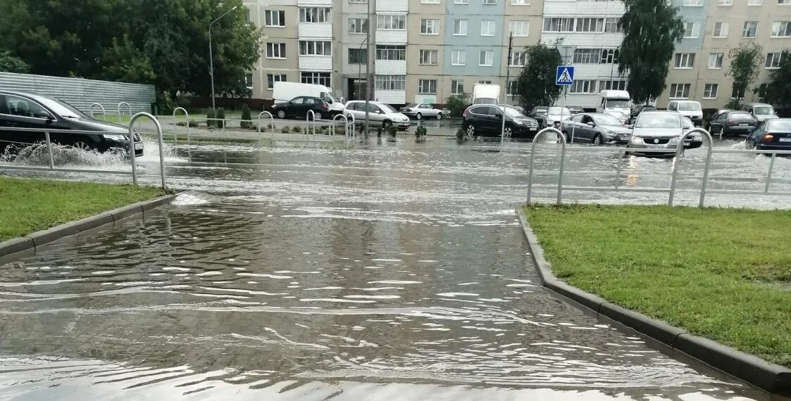 Дождь в Минске. Ливневые дожди в Бельцах. Потоп в Могилёве. Дождь на Немиге.