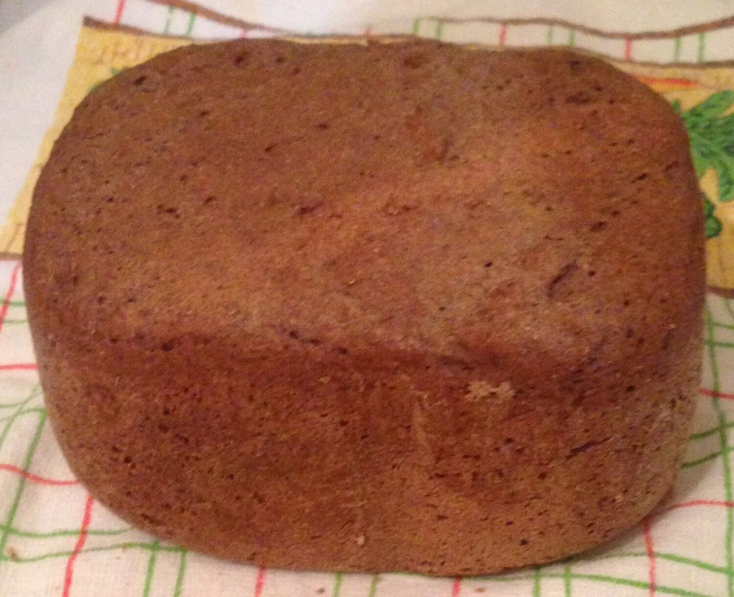 Хлебопечь ржаной хлеб. Ржаной хлеб в хлебопечке. Чёрный хлеб в хлебопечке. Хлебопечка для ржаного хлеба. Выпечка хлеба в хлебопечке с ржаной мукой.